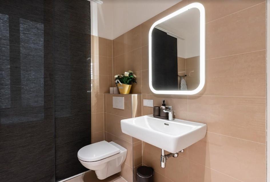 Authentic Apartment Next To Schwedenplatz เวียนนา ภายนอก รูปภาพ